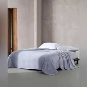 Calvin Klein
Core Plush Solid Blanket, Queen